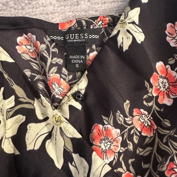 Guess silk like fabric peplum top- size small - Picture 3 of 3